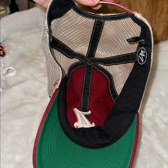 Alabama Crimson Elephant Print Tote with Matching Cap & Beaded Necklace and More - Picture 6 of 15